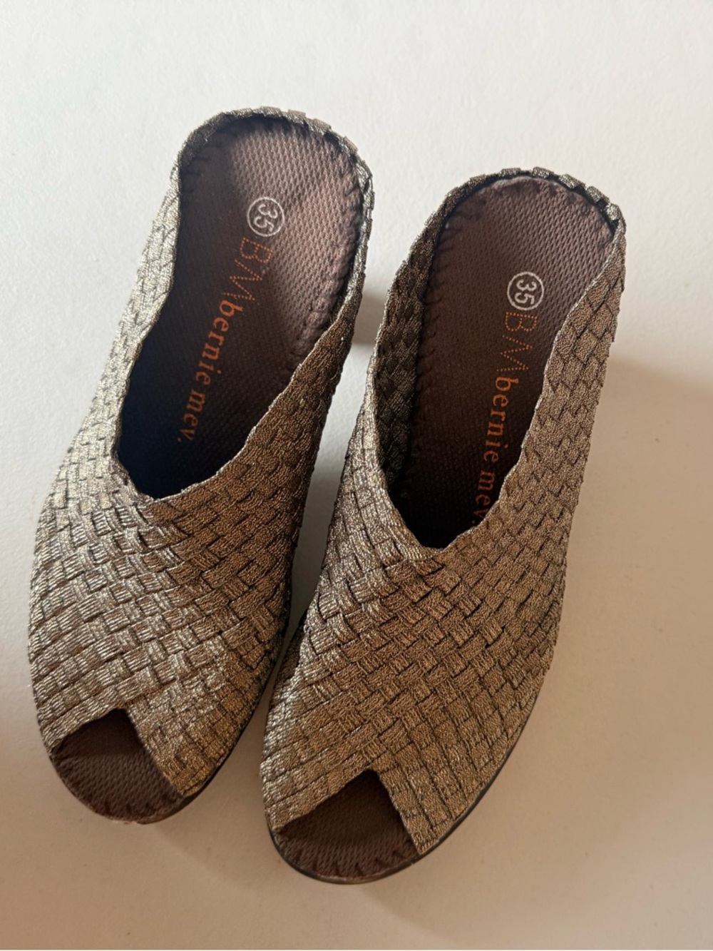 3” heel comfy dress shoes
Fits Sizes 5 1/2 to 6 or 6 1/2
Slim to WIDE